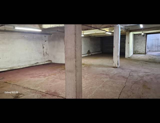 1,700M² WAREHOUSE FOR SALE IN VILLAGE MAIN